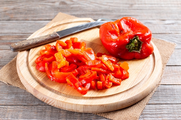 sliced red peppers on a cutting board for making lentil soup step by step - Рататуй под соусом пепперад, постный стол