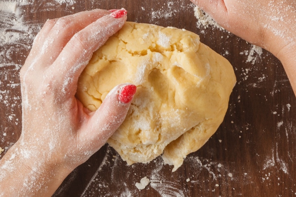 cookie cutters and shortbread shapes on a board and a baking tray - Домашнее печенье "Персики"