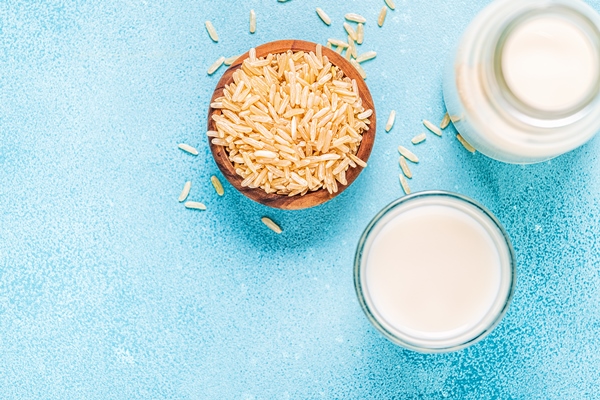 rice milk and rice top view - Растительное молоко: виды и свойства