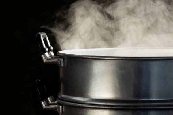 traditional steamer pot with white smoke while cooking - Сливочный крем-суп из каштанов (старинный рецепт)