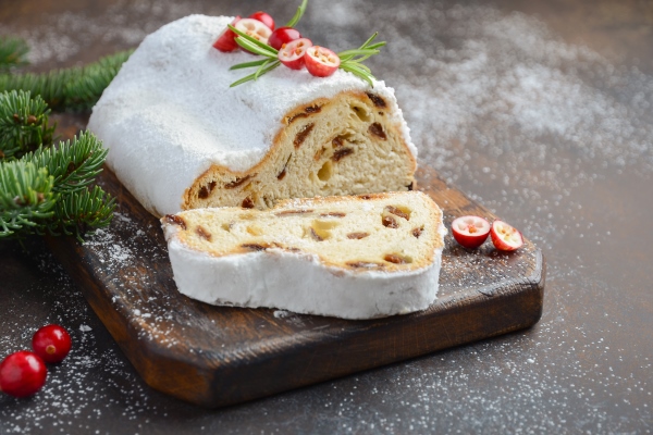 christmas stollen traditional german european festive dessert - Масляный рождественский штоллен