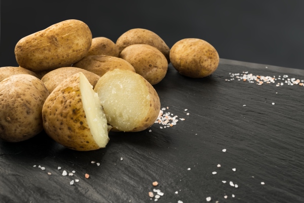 potatoes boiled in their skins on stone background - Котлеты из кальмара и картофеля, постный стол