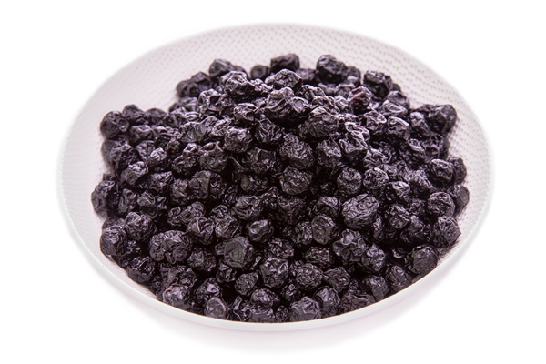 blueberries dry berry in a white dish on a white backgroundisolated products and items - Ягодная холодная приправа