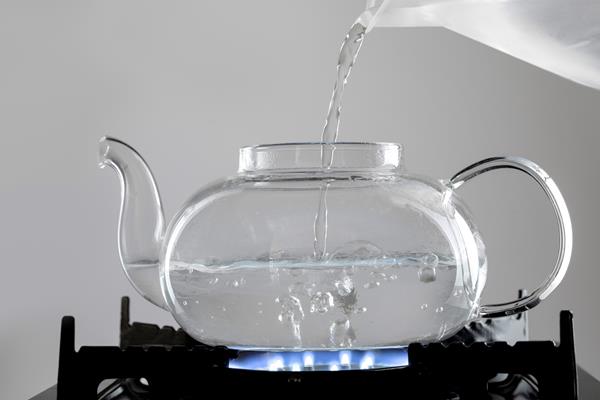 boiling hot water for tea arrangement - Ягодная холодная приправа