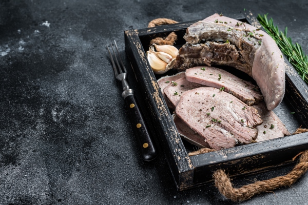 cooked boiled veal or beef tongue sliced in a wooden tray top view 1 - Капустный взвар
