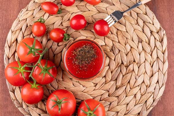 tomato juice homemade tomato juice with tomatoes herbs and spices - Постная икра из нори
