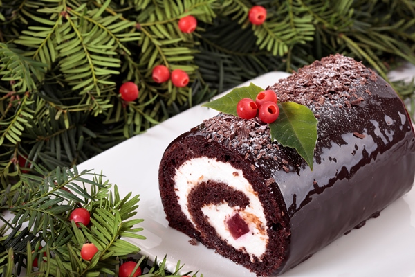 traditional christmas yule cake - Торт "Рождественское полено" с вишней