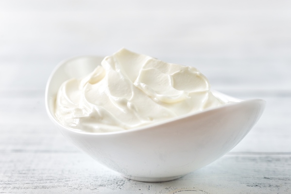 bowl of greek yogurt - Глостерский соус (английская кухня)
