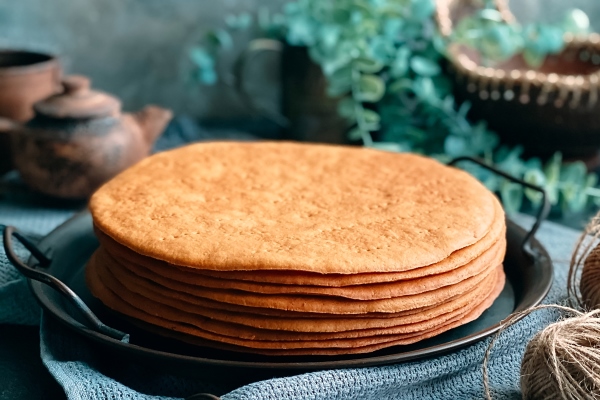 cooking honey cake at home round baked cake layers stacked on plate - Торт 