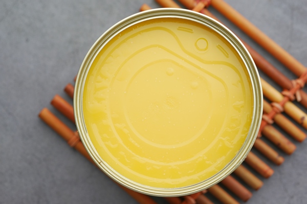 homemade ghee in container on a table - Утиное конфи