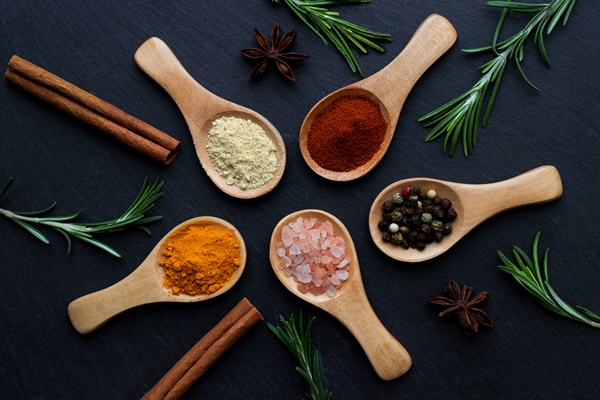 set of colorful various spices herbs fresh rosemary and pink himalayan salt in wooden spoons - Постные драники с гречневой крупой