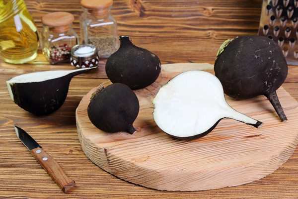 black radish on the kitchen table - Тюря острая