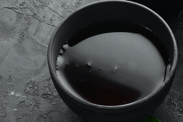 black traditional tea in a cup with a kettle on a black stone background top view free space for your - Тюря на воде с уксусом