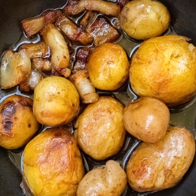 Картофель с салом и луком