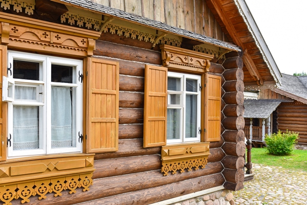 russian national manor made of natural logs - Подготовка к многодневному походу
