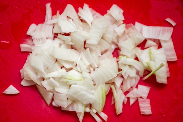 sliced onions on a red board preparation of ingredients for cooking - Щи солдатские