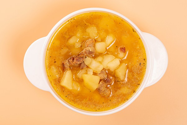 top view tureen with potato soup on orange background - Меню армейской кухни царской России