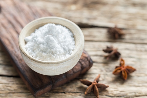 baking soda in bowl on the table - Постная шарлотка на апельсиновом соке