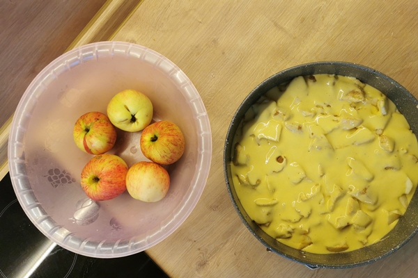 Как приготовить рецепт Нежнейшая постная шарлотка с яблоками Без яиц и молока