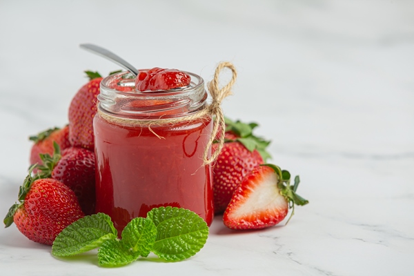 strawberry jam on marble background - Клубничное варенье