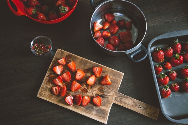 the process of making strawberry jam 1 - Клубничное варенье