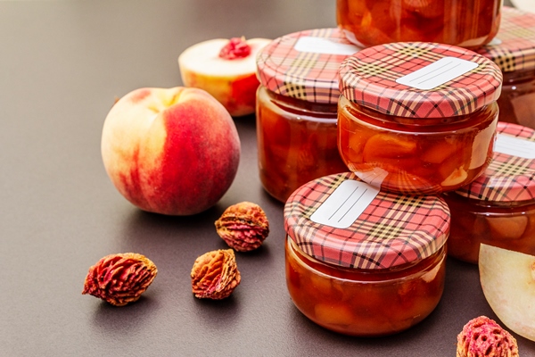 white peach jam confiture chutney in a glass jar - Варенье из персиков