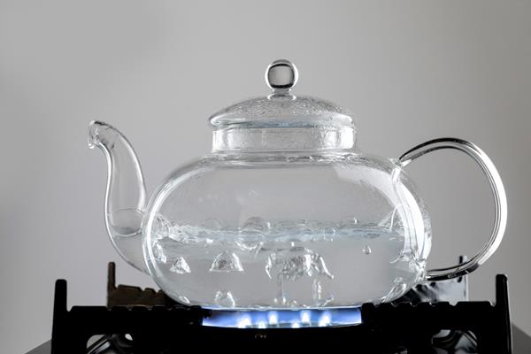 boiling hot water for tea arrangement - Клубника, протёртая с сахаром