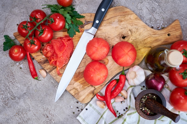 blanched peeled tomatoes on wooden cutting board at domestic kitchen 2 - Постный тыквенный суп "Копатыч"
