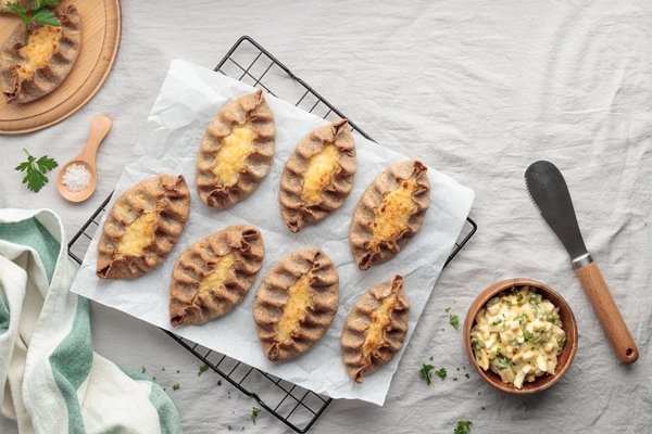 traditional finnish pastry karelian rye pie with rice porridge and eggbutter - Калитки карельские