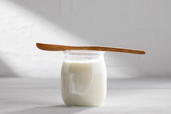 tasty yogurt and wooden spoon arrangement - Драчена миндальная с ванилью
