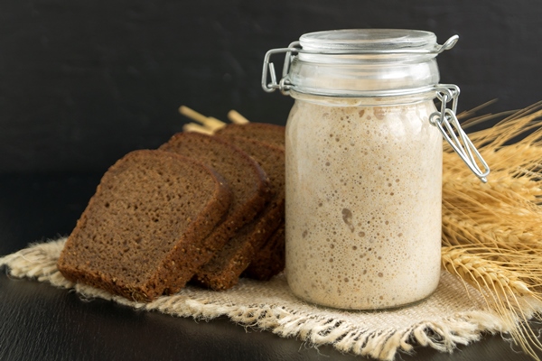 active rye sourdough in a glass jar for homemade bread 2 - Ржаной кислый хлеб