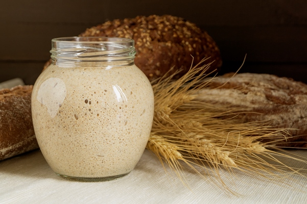 active rye sourdough in a glass jar for homemade bread 4 - Ржаной заварной кисло-сладкий хлеб