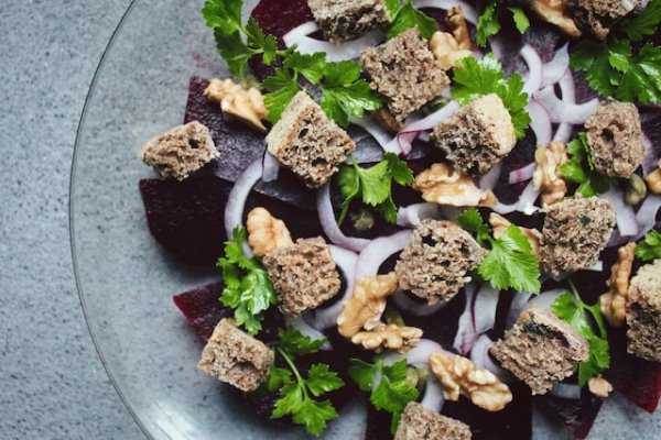 Салат мясной с грецкими орехами | Рецепт и фото приготовления мясного салата из свинины | Miratorg