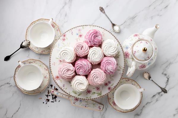 elegant tea party assortment - Ягодное заварное суфле по-русски