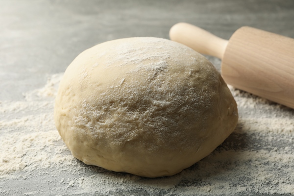 concept baking with dough - Слоёный кулич "Краффин"