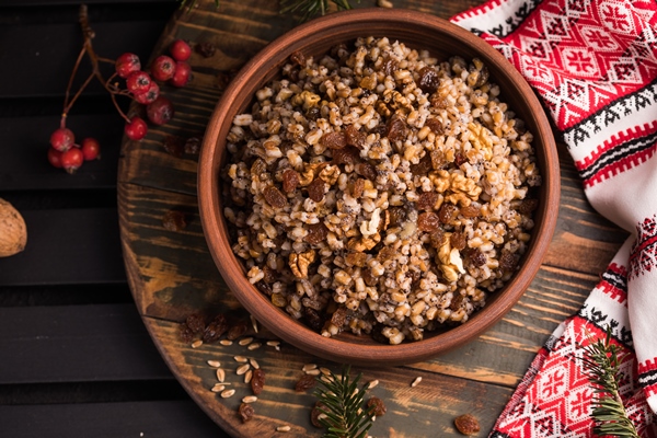 kutya traditional christmas slavic dish kutia porridge made wheat grains poppy seed nuts raisins honey eastern orthodox christians ukraine belarus russia - Как поминать усопших