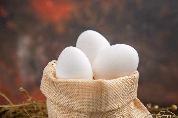 front view chicken eggs inside bag dark surface - Белая сахарная глазурь для кулича