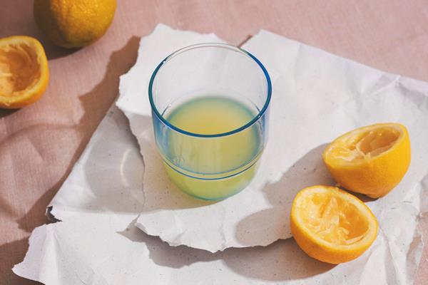 high angle delicious lemons juice - Белая сахарная глазурь для кулича