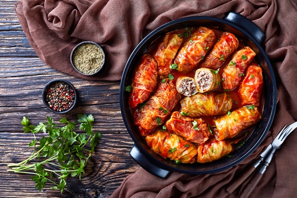 cabbage rolls stuffed with ground beef rice - Голубцы из пекинской капусты