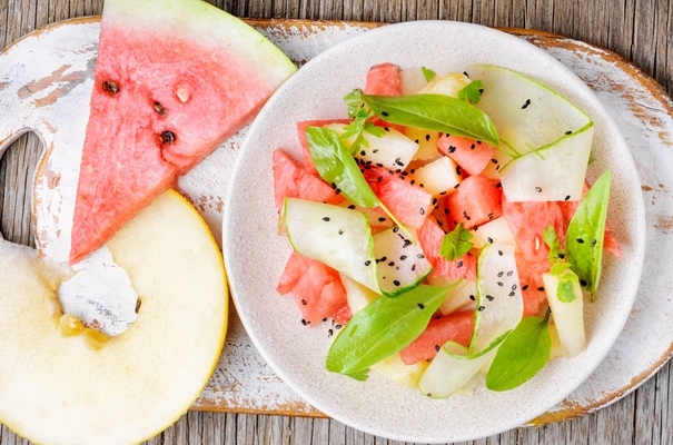 salad with watermelon melon - Салат из дыни и арбуза с огуречными слайсами