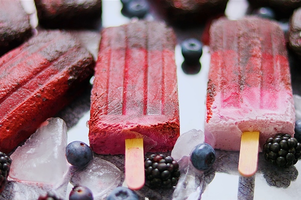 berry ice cream made by hand - Лучшие летние рецепты: что приготовить в жару