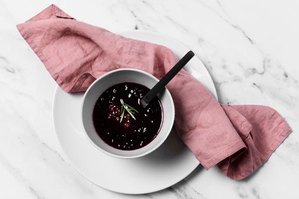 flat lay delicious bowl with jam - Лучшие летние рецепты: что приготовить в жару