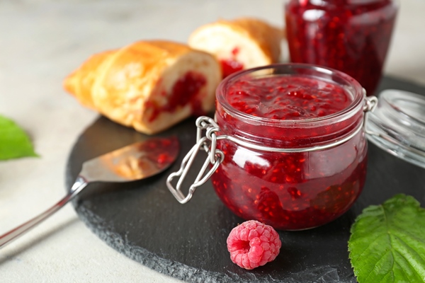 tasty raspberry jam with croissants table - Малиновый джем с мятой и лимонной кислотой