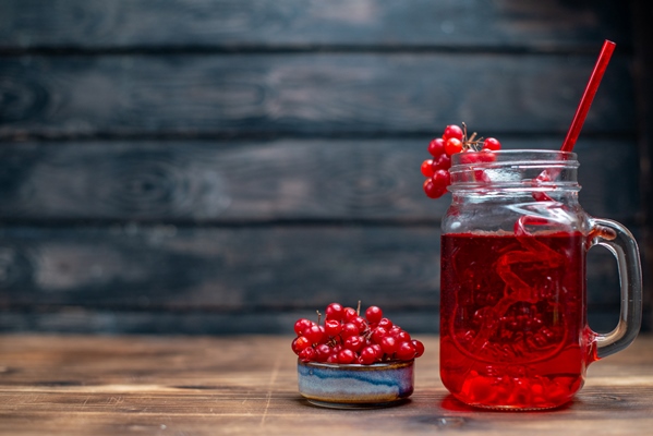 front view fresh cranberry juice inside can dark desk bar fruit photo cocktail color drink berry - Сок из калины без сахара