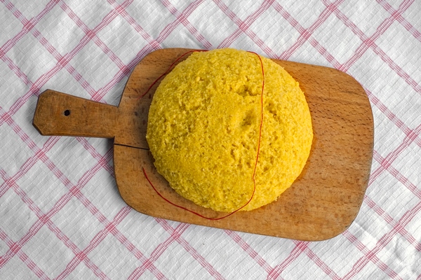 hot steaming polenta old wooden board - Мамалыга