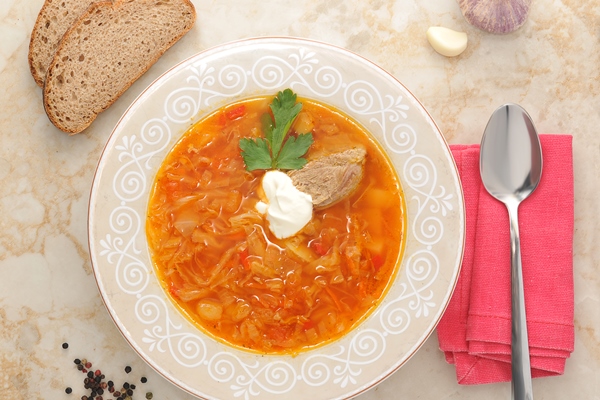 cabbage soup bread 1 - Щи из свежей капусты с мясом