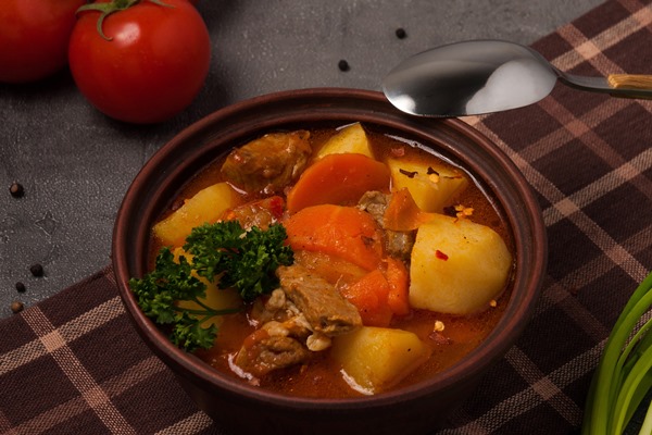 stewed potatoes with meat hungarian goulash - Шурпа из говядины по-узбекски