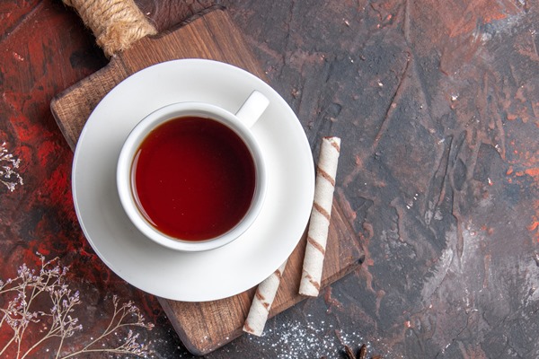 top view cup tea with cookies dark table 1 - Ячменный чай