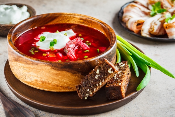 traditional russian borsch with sour cream rye breadcrumbs green onions wooden bowl traditional russian cuisine concept - Борщ болгарский