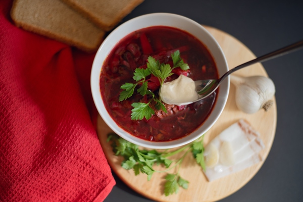 traditional ukrainian russian soup borscht beetroot soup white bowl wooden board - Борщ черниговский с фасолью и яблоком